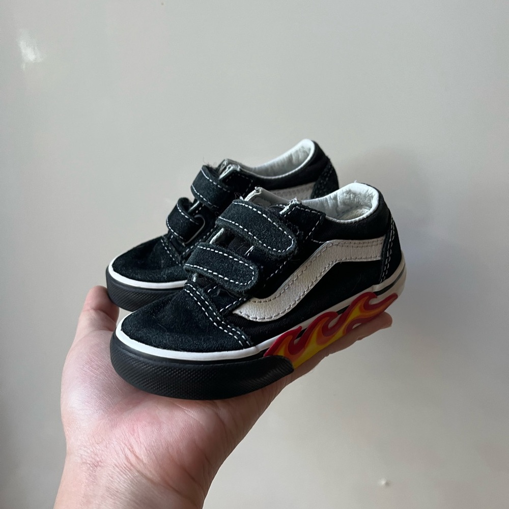 Vans Black and Red Sneakers Classic Skate Style